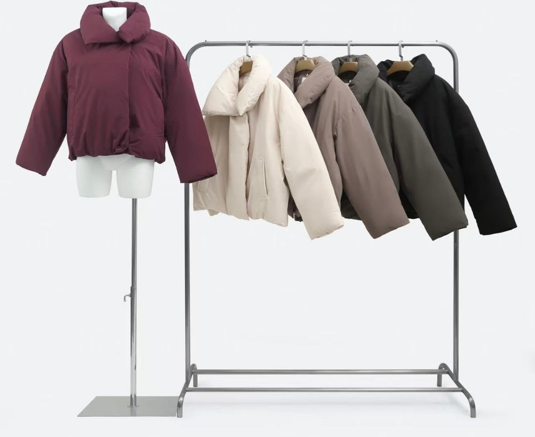 Kurz geschnittene Steppjacke mit hohem Kragen