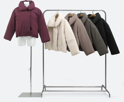 Kurz geschnittene Steppjacke mit hohem Kragen