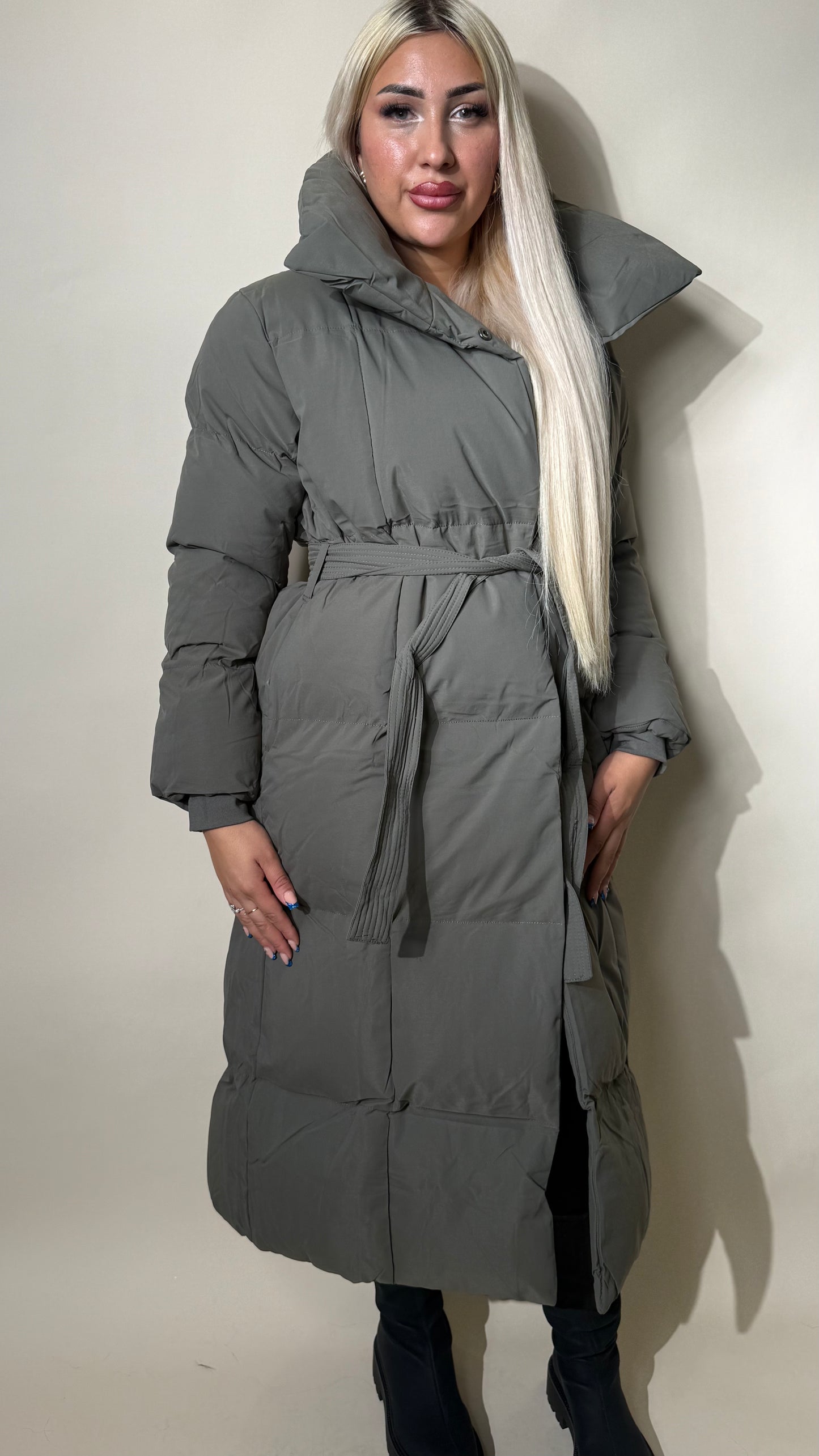 Lange Winterjacken mit Kragen und Gürtel