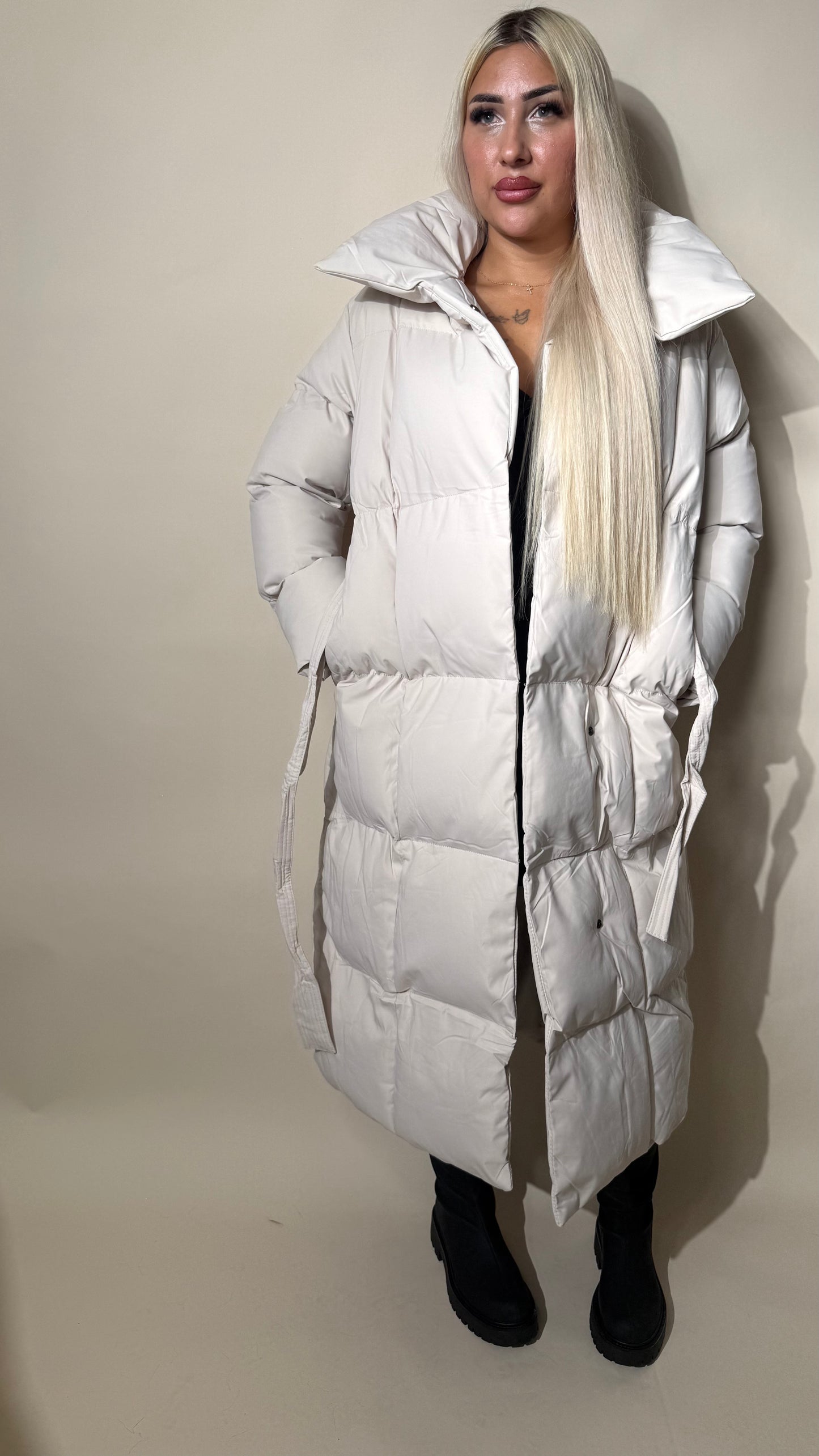 Lange Winterjacken mit Kragen und Gürtel