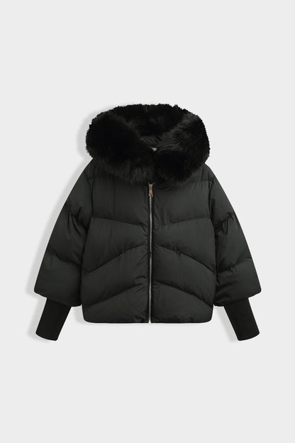 Kurze Steppjacke mit Fellkapuze und Strickärmeln